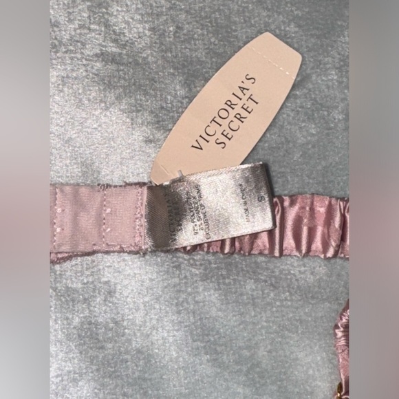 Victoria’s Secret Silky Floral Garter Belt in Pink Size Small NWT - Picture 3 of 3